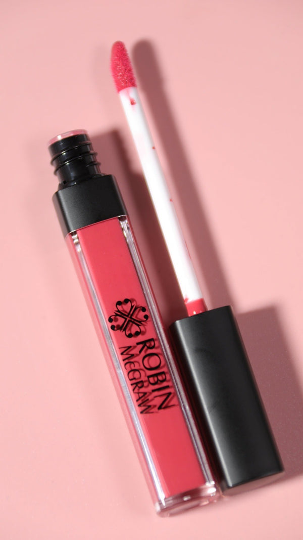 Lip Gloss: Lustrous Lip Luminescence